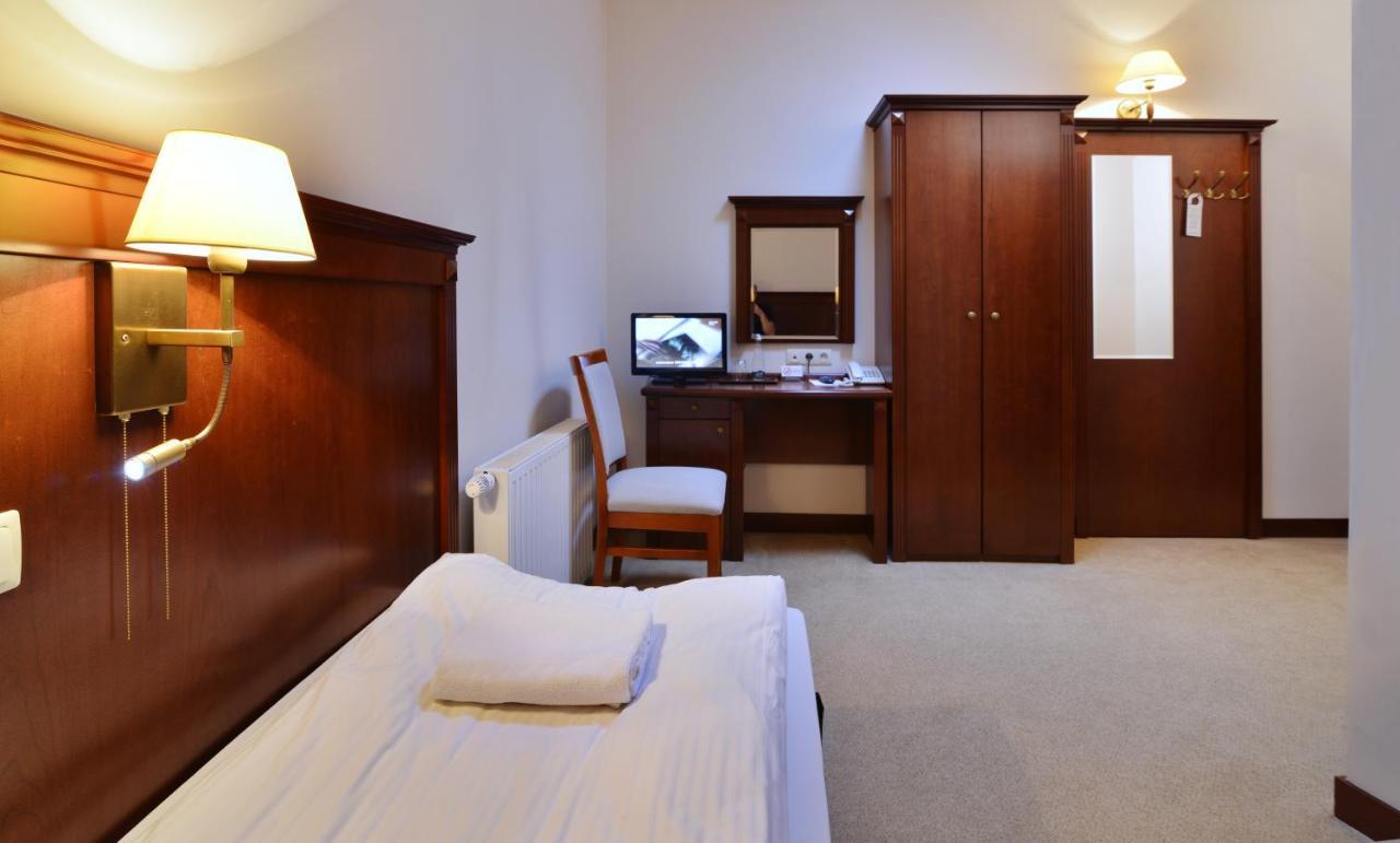 Hotel Ulubiony Костшин Екстер'єр фото