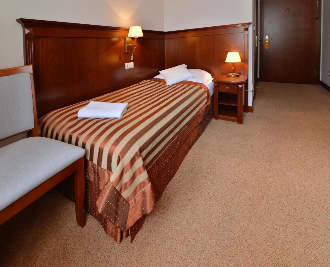 Hotel Ulubiony Костшин Екстер'єр фото