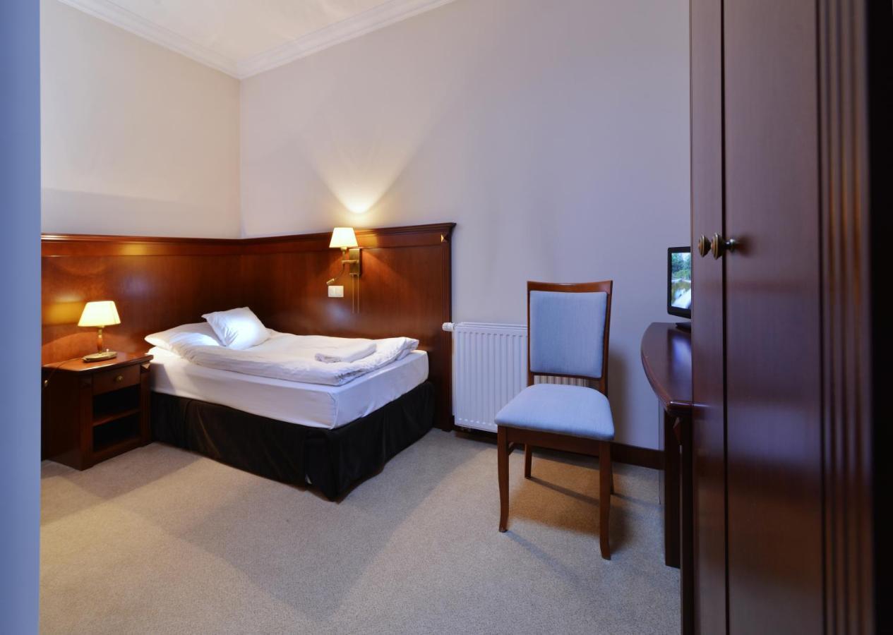 Hotel Ulubiony Костшин Екстер'єр фото
