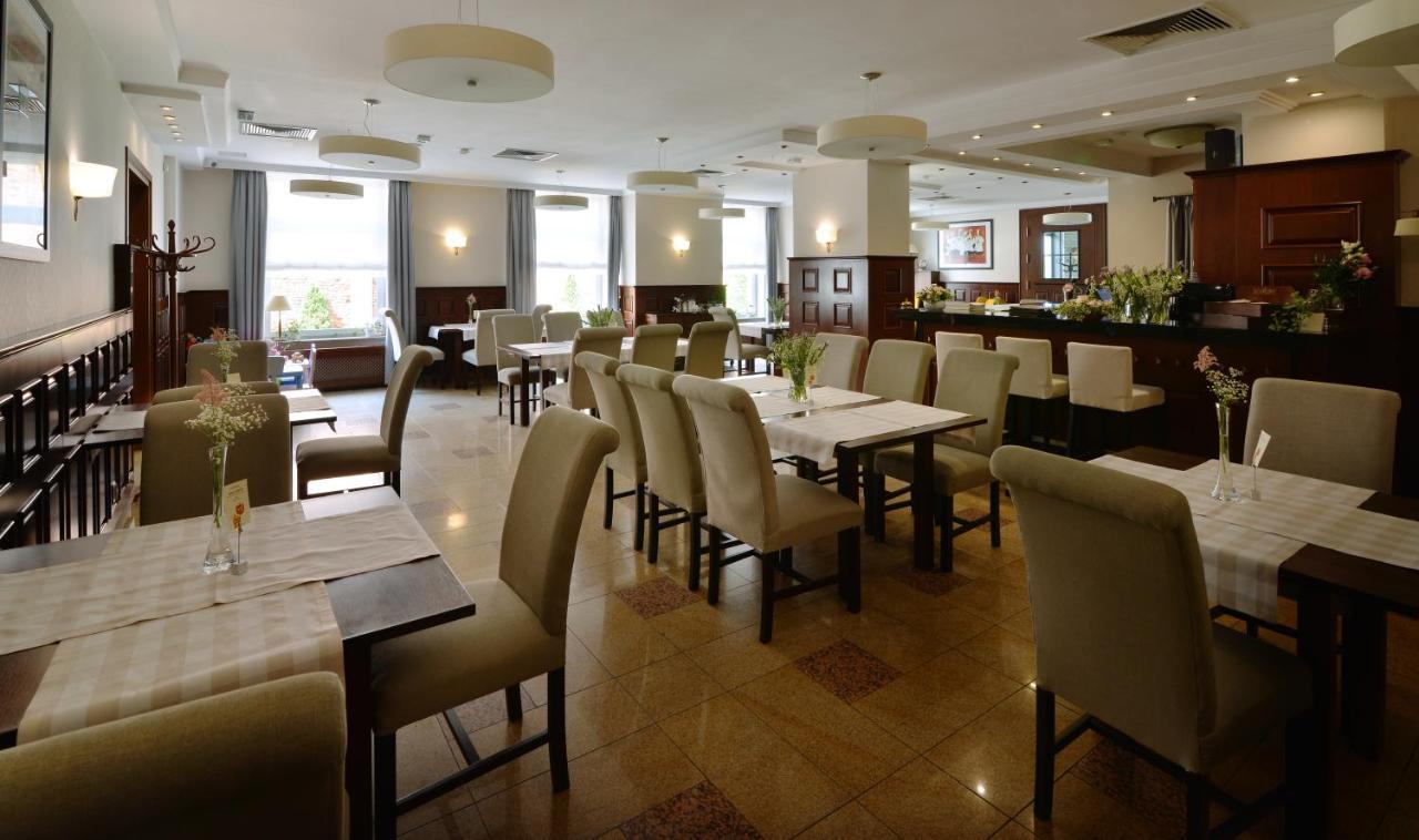 Hotel Ulubiony Костшин Екстер'єр фото