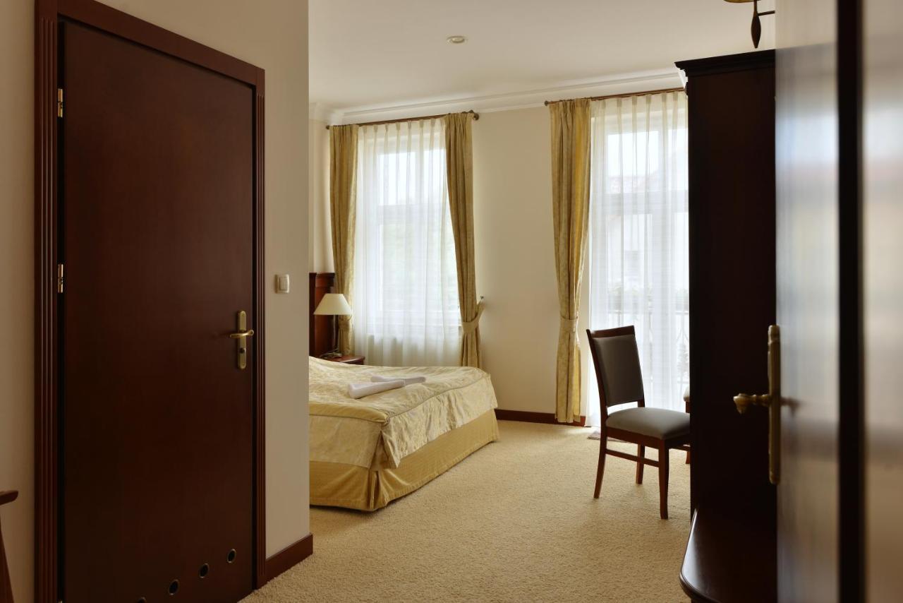 Hotel Ulubiony Костшин Екстер'єр фото