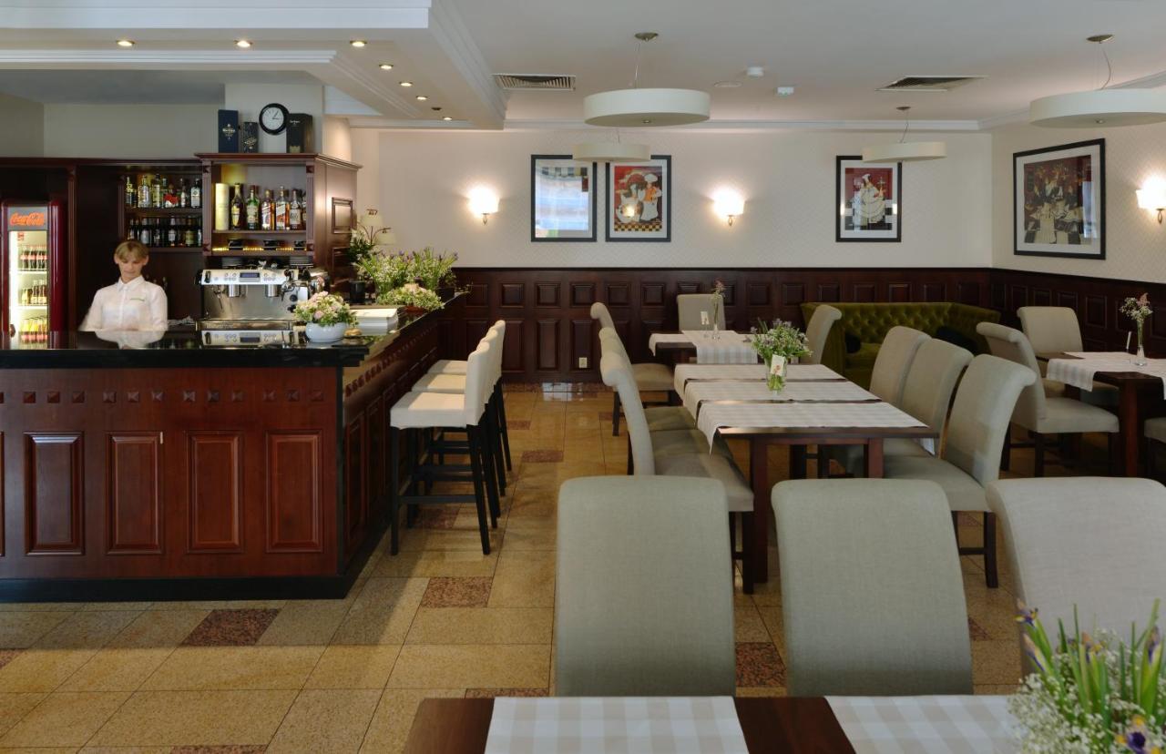 Hotel Ulubiony Костшин Екстер'єр фото