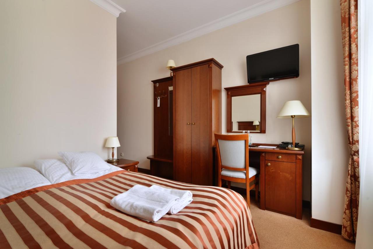 Hotel Ulubiony Костшин Екстер'єр фото