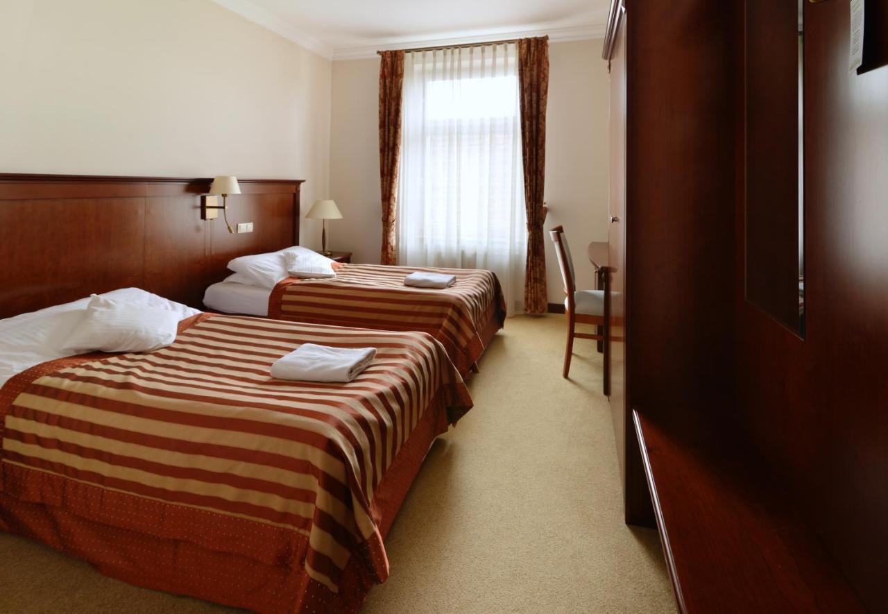 Hotel Ulubiony Костшин Екстер'єр фото