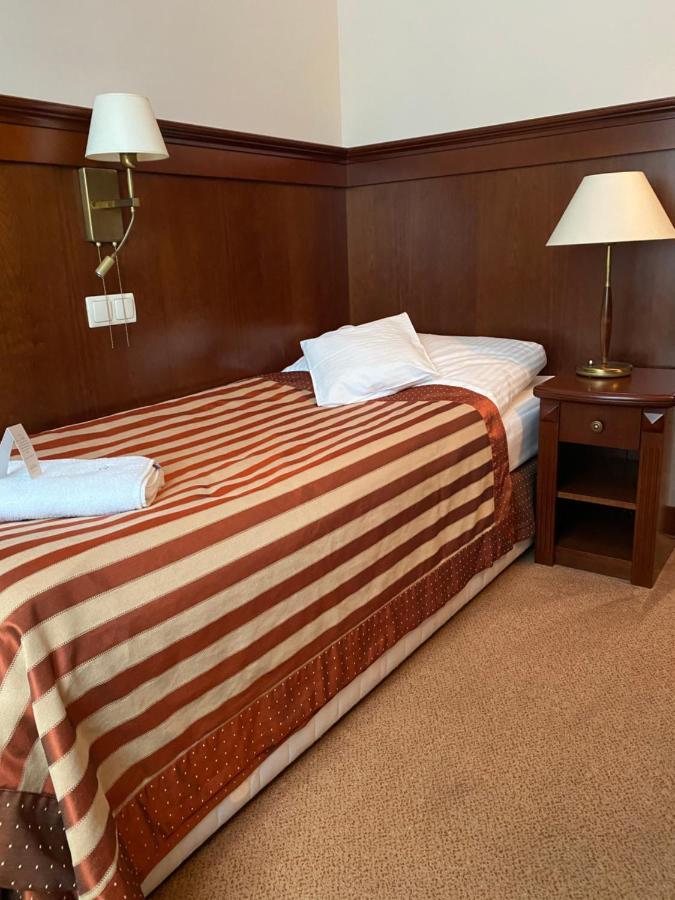 Hotel Ulubiony Костшин Екстер'єр фото